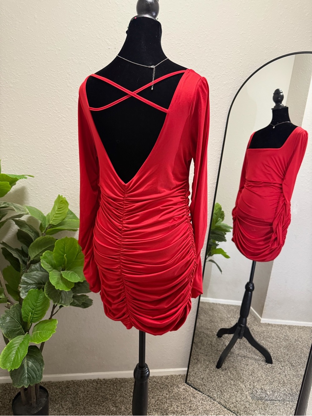 Source Unknown Red Ruched Long-Sleeve Mini Dress - Picture 3 of 4